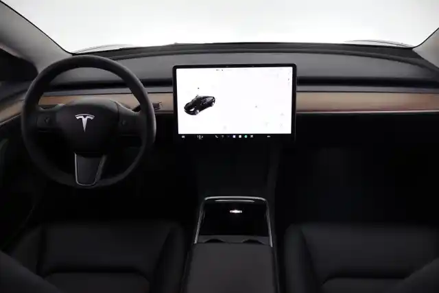 Musta Sedan, Tesla Model 3 – VAR-20498
