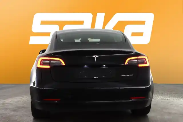 Musta Sedan, Tesla Model 3 – VAR-20498