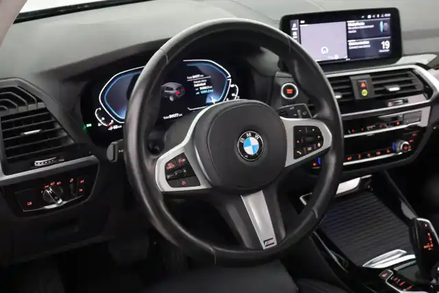 Musta Maastoauto, BMW X3 – VAR-20557