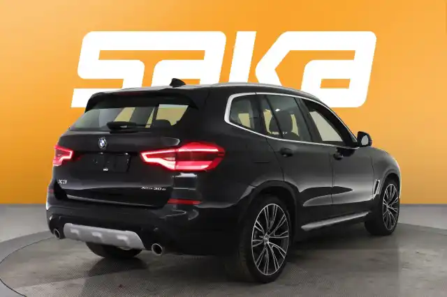 Musta Maastoauto, BMW X3 – VAR-20557