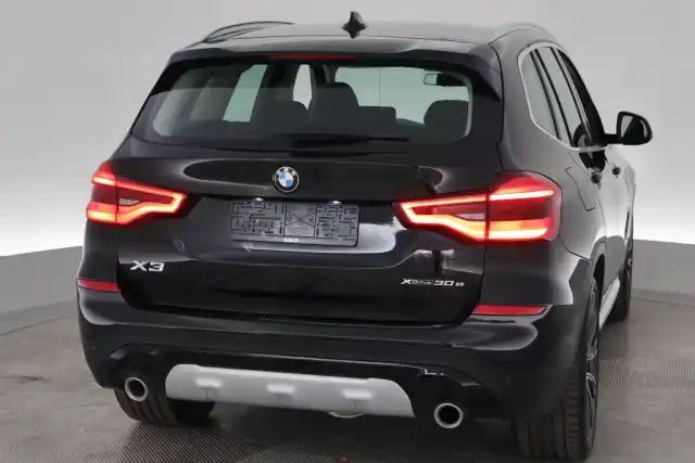 Musta Maastoauto, BMW X3 – VAR-20557