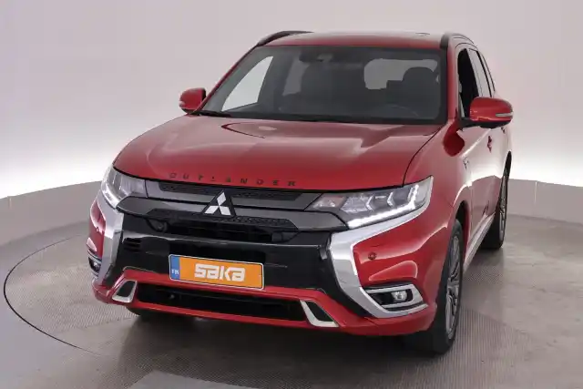 Punainen Maastoauto, Mitsubishi Outlander PHEV – VAR-20701