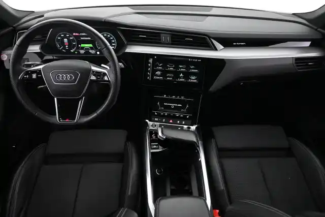Musta Maastoauto, Audi e-tron – VAR-20782