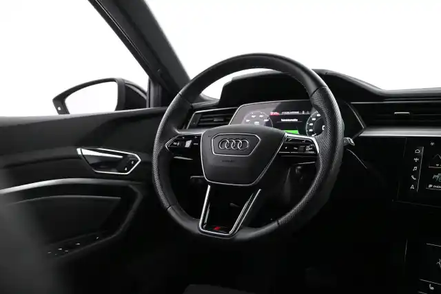 Musta Maastoauto, Audi e-tron – VAR-20782