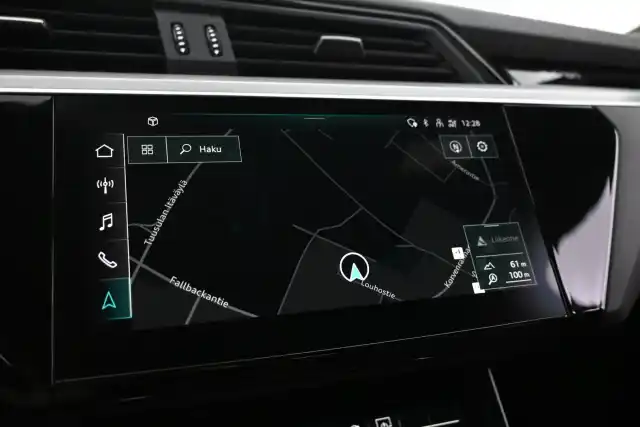 Musta Maastoauto, Audi e-tron – VAR-20782