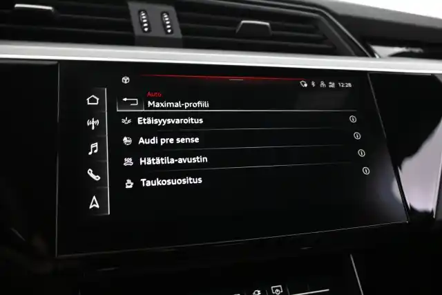 Musta Maastoauto, Audi e-tron – VAR-20782