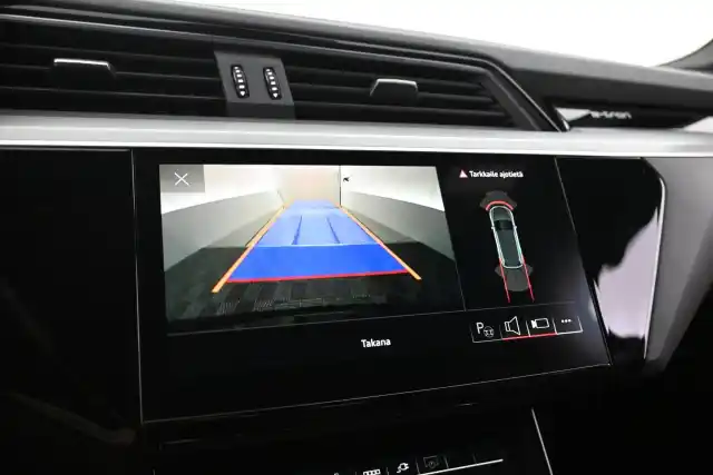 Musta Maastoauto, Audi e-tron – VAR-20782