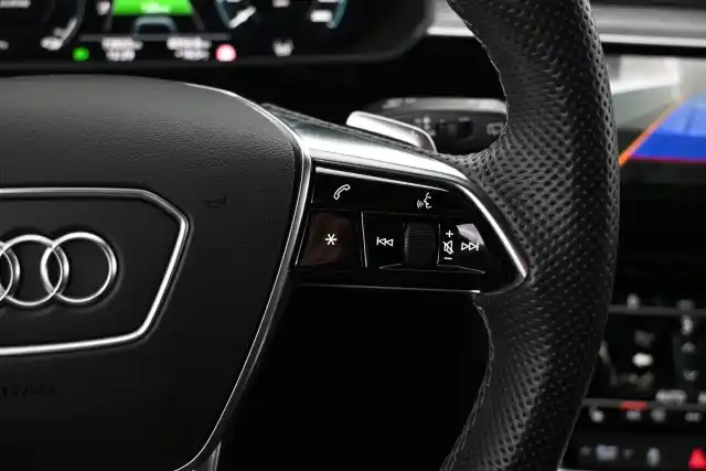 Musta Maastoauto, Audi e-tron – VAR-20782