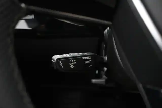 Musta Maastoauto, Audi e-tron – VAR-20782