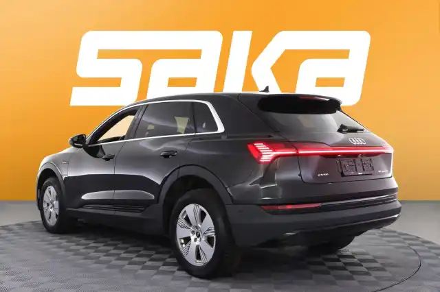 Musta Maastoauto, Audi e-tron – VAR-20782