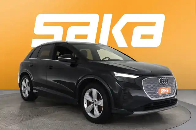 Valkoinen Maastoauto, Audi Q4 e-tron – VAR-20819