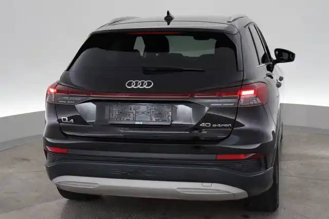 Valkoinen Maastoauto, Audi Q4 e-tron – VAR-20819