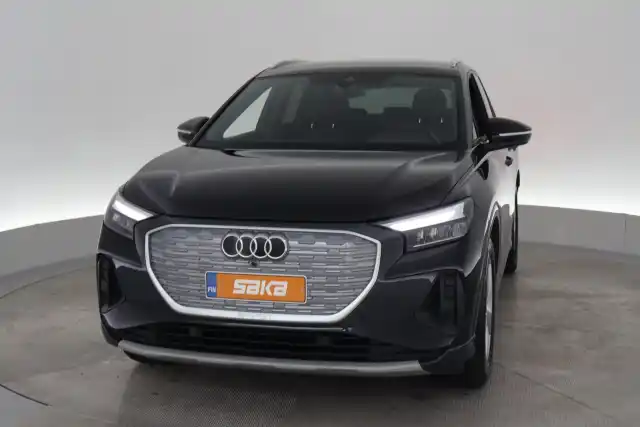 Valkoinen Maastoauto, Audi Q4 e-tron – VAR-20819