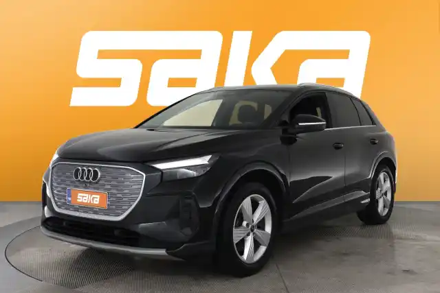 Valkoinen Maastoauto, Audi Q4 e-tron – VAR-20819