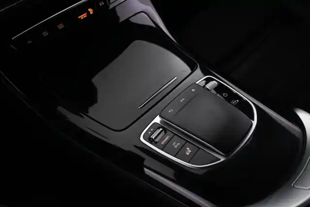 Harmaa Maastoauto, Mercedes-Benz EQC – VAR-20841