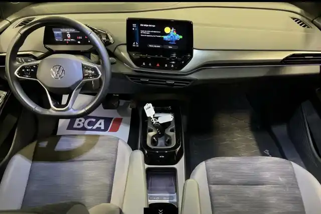 Valkoinen Maastoauto, Volkswagen ID.4 – VAR-20931