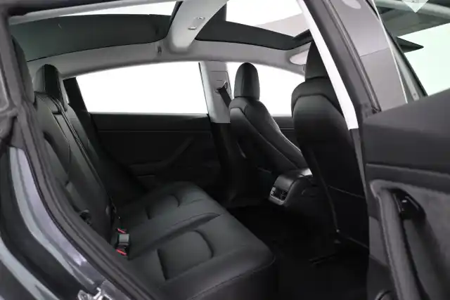 Harmaa Sedan, Tesla Model 3 – VAR-20945