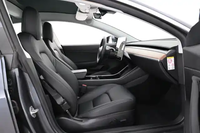Harmaa Sedan, Tesla Model 3 – VAR-20945