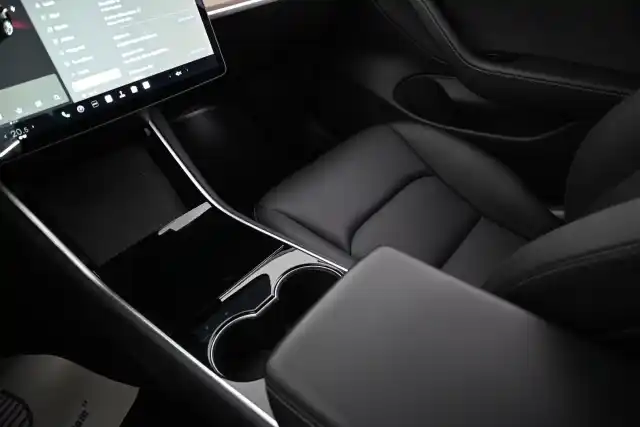 Harmaa Sedan, Tesla Model 3 – VAR-20945