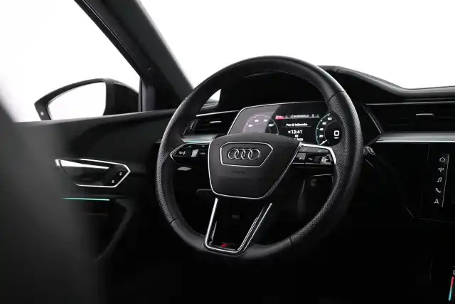 Musta Maastoauto, Audi e-tron – VAR-20966