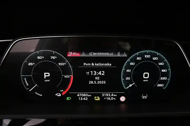 Musta Maastoauto, Audi e-tron – VAR-20966