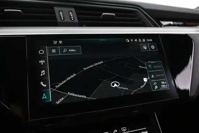 Musta Maastoauto, Audi e-tron – VAR-20966