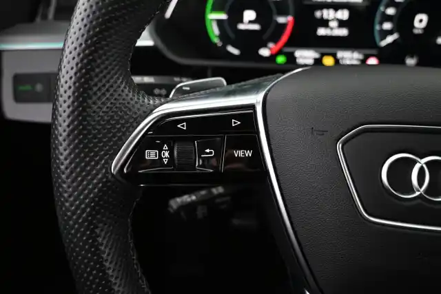 Musta Maastoauto, Audi e-tron – VAR-20966