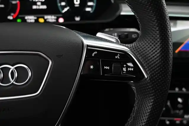 Musta Maastoauto, Audi e-tron – VAR-20966