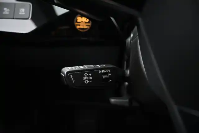 Musta Maastoauto, Audi e-tron – VAR-20966