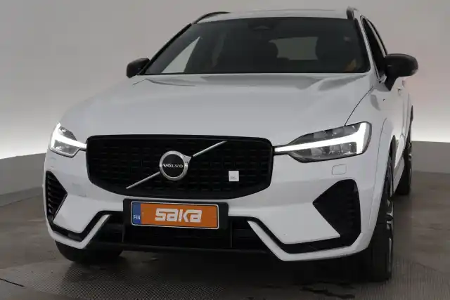 Valkoinen Maastoauto, Volvo XC60 – VAR-20971