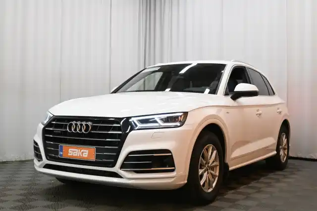 Valkoinen Maastoauto, Audi Q5 – VAR-21044