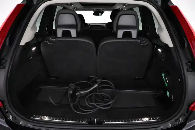 Musta Maastoauto, Volvo XC90 – VAR-21085