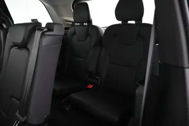 Musta Maastoauto, Volvo XC90 – VAR-21085
