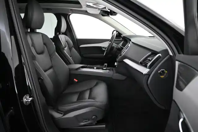 Musta Maastoauto, Volvo XC90 – VAR-21085