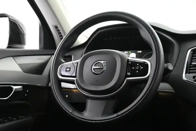 Musta Maastoauto, Volvo XC90 – VAR-21085