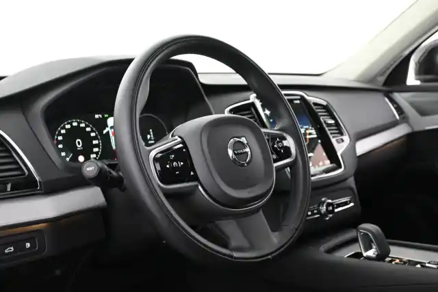 Musta Maastoauto, Volvo XC90 – VAR-21085