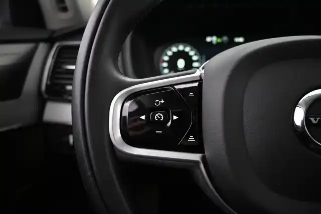 Musta Maastoauto, Volvo XC90 – VAR-21085