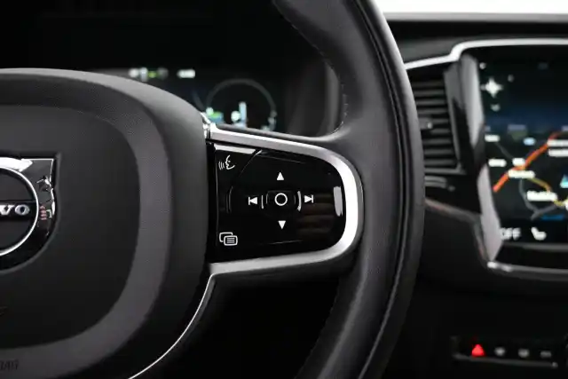 Musta Maastoauto, Volvo XC90 – VAR-21085