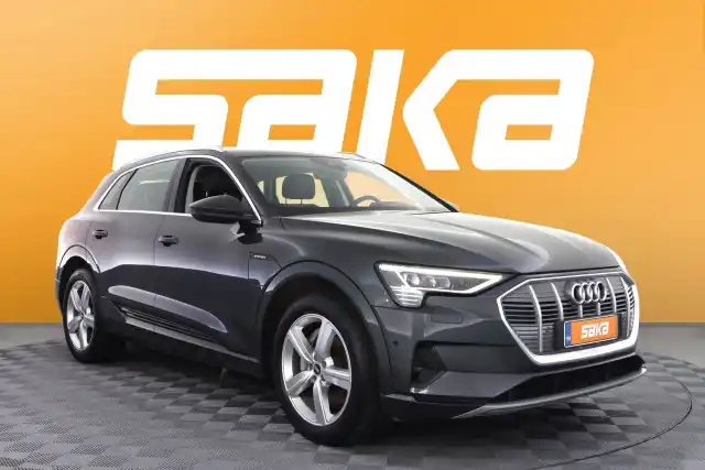 Harmaa Maastoauto, Audi e-tron – VAR-21276