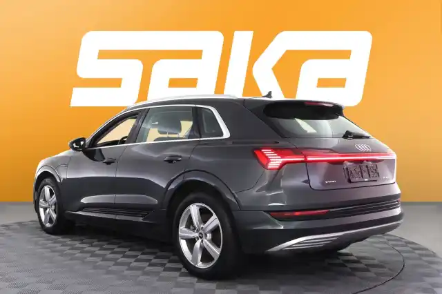 Harmaa Maastoauto, Audi e-tron – VAR-21276