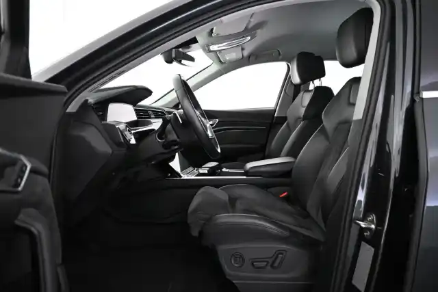Harmaa Maastoauto, Audi e-tron – VAR-21276