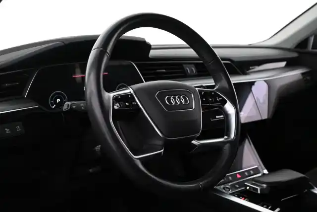Harmaa Maastoauto, Audi e-tron – VAR-21276