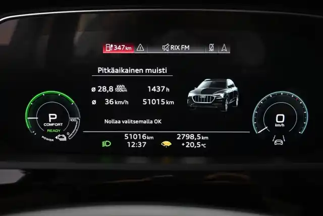 Harmaa Maastoauto, Audi e-tron – VAR-21276