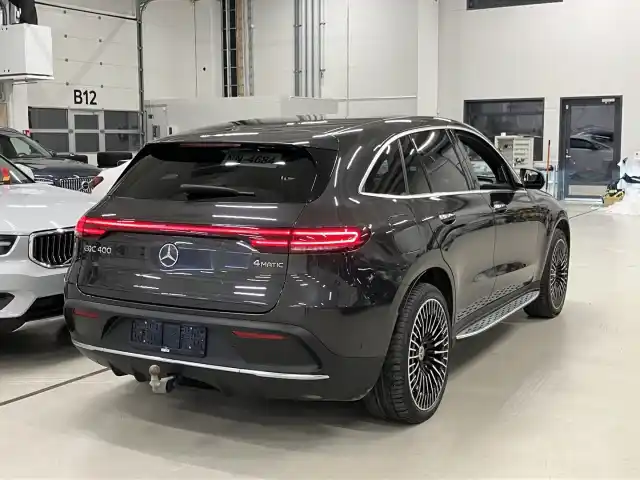 Harmaa Maastoauto, Mercedes-Benz EQC – VAR-21345