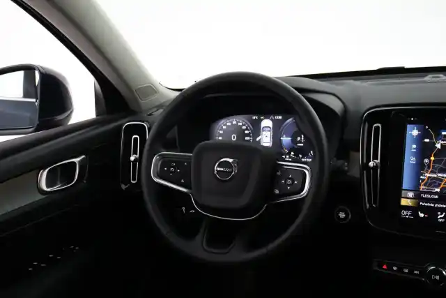 Sininen Maastoauto, Volvo XC40 – VAR-21441