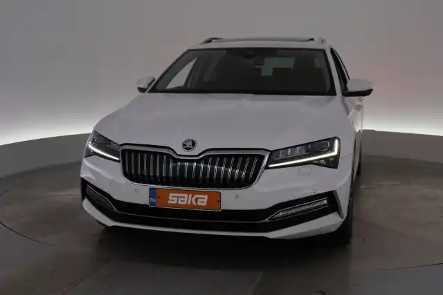 Valkoinen Farmari, Skoda Superb – VAR-21500