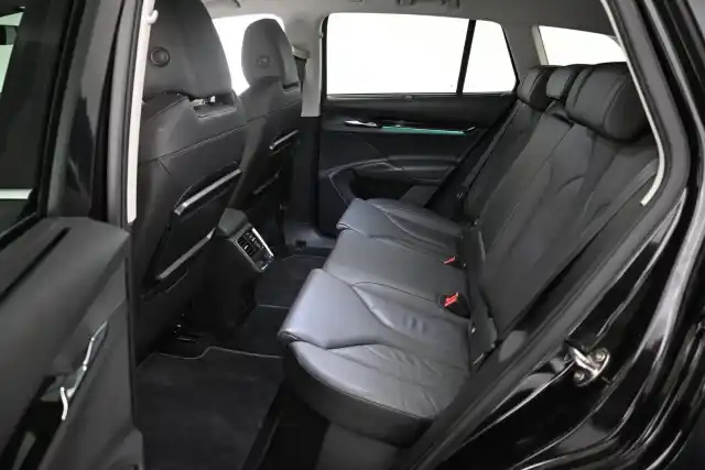 Musta Maastoauto, Skoda Enyaq – VAR-21502