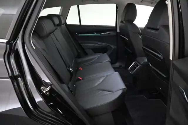 Musta Maastoauto, Skoda Enyaq – VAR-21502
