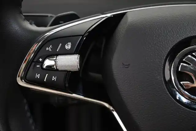 Musta Maastoauto, Skoda Enyaq – VAR-21502