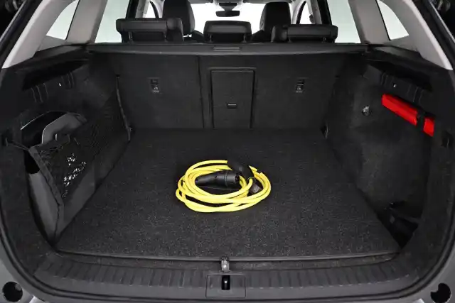 Musta Maastoauto, Skoda Enyaq – VAR-21502